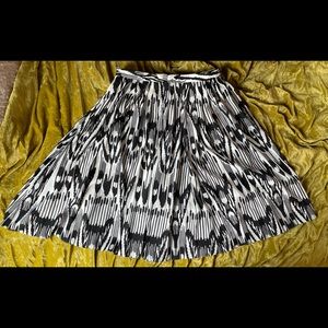 PLUS SIZE  PLEATED FLOWY SKIRT
